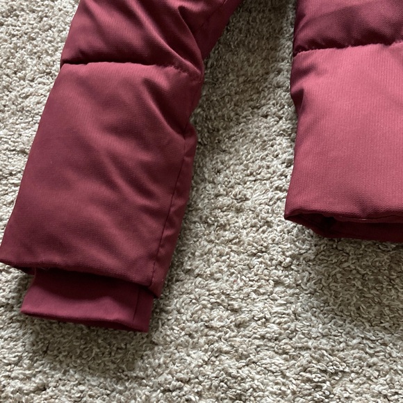 Girlfriend Collective Wine Cropped Recycled Puffer Jacket Minimalist Edgy sz XS - Picture 7 of 13